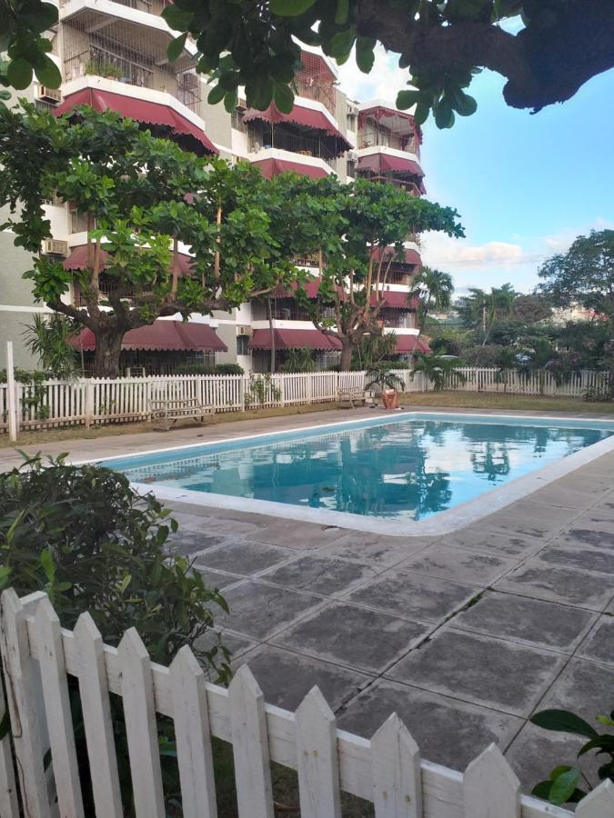 Rooms By The Pool 金斯敦 外观 照片