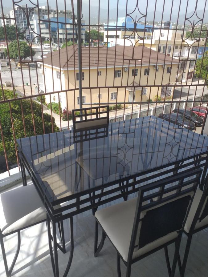 Rooms By The Pool 金斯敦 外观 照片