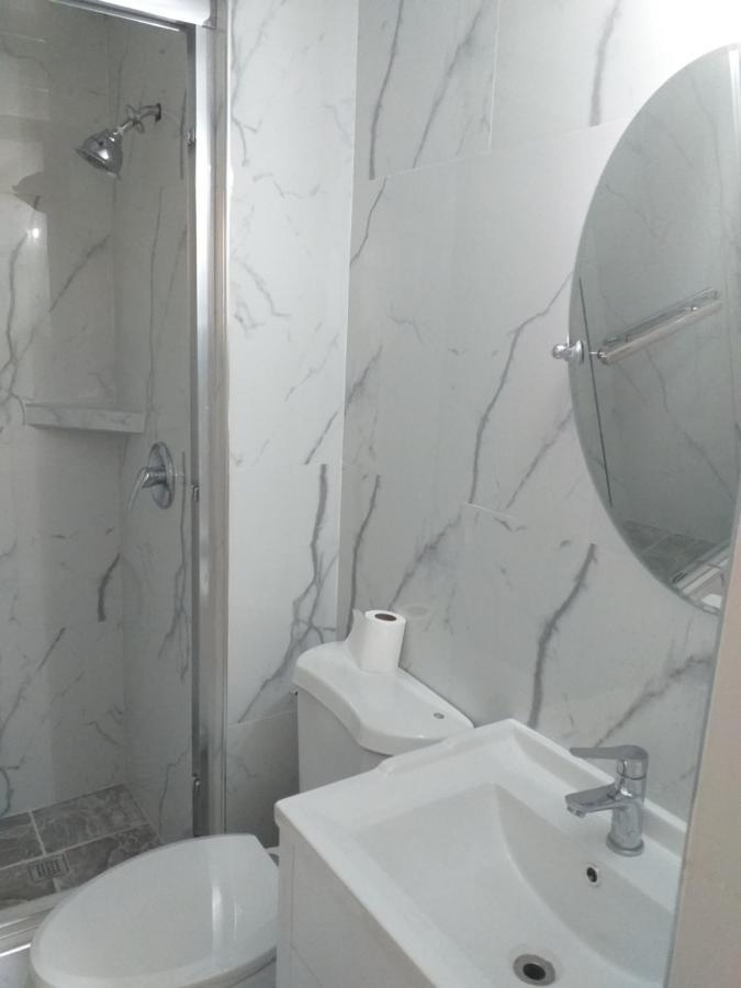 Rooms By The Pool 金斯敦 外观 照片